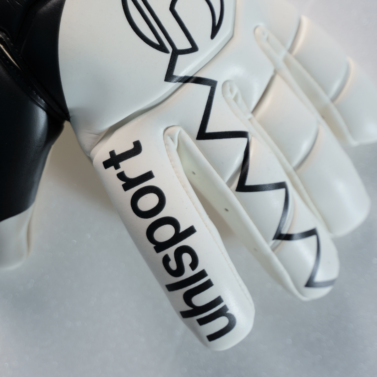 スポーツバック uhlsport Retro Pro Zigzag Absolutgrip #336 in white/black/silver | in the